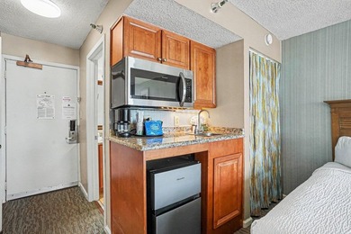 Direct oceanfront 2BR/2BA lock-out unit with awesome views and - photo 8