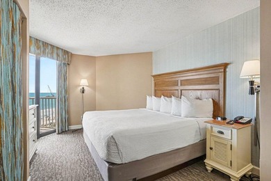 Direct oceanfront 2BR/2BA lock-out unit with awesome views and - photo 9