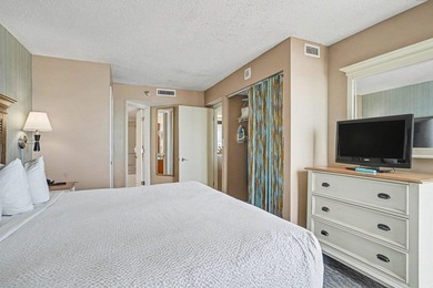 Direct oceanfront 2BR/2BA lock-out unit with awesome views and - photo 10