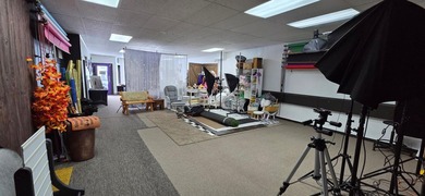 Prime downtown commercial building offering 1,892 sq ft of - photo 4
