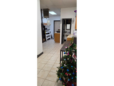 Prime downtown commercial building offering 1,892 sq ft of - photo 6