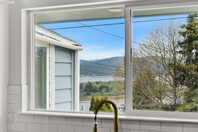 OWNER WILL SHORT TERM CARRY. Stunningly Remodeled Home with - photo 16