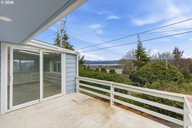 OWNER WILL SHORT TERM CARRY. Stunningly Remodeled Home with - photo 32