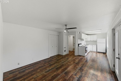 OWNER WILL SHORT TERM CARRY. Stunningly Remodeled Home with - photo 33