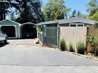 Beautifully remodeled, clean and move in ready! This charming 2 - photo 2
