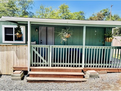 Beautifully remodeled, clean and move in ready! This charming 2 - photo 5