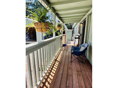 Beautifully remodeled, clean and move in ready! This charming 2 - photo 6