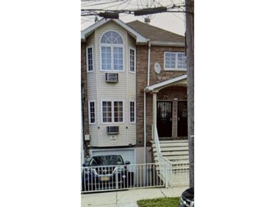 East New York: Beautiful 2 family house featuring a 3 bedroom, 2 - photo 12