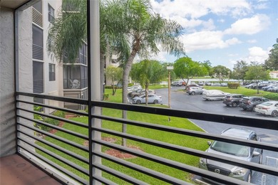 PRICED TO SELL in the heart of Pembroke Pines. Some photos - photo 22