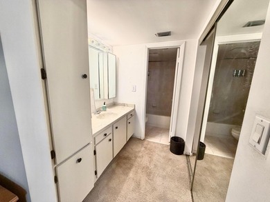 PRICED TO SELL in the heart of Pembroke Pines. Some photos - photo 27