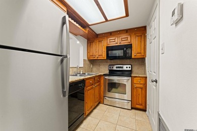 UNIT 128 - BEAUTIFUL FIRST FLOOR UNIT. DOWNTOWN LIVING AT ITS - photo 5
