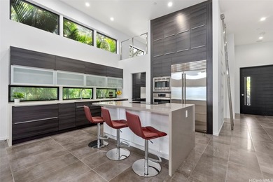 Experience the pinnacle of Windward Oahu living in this - photo 3