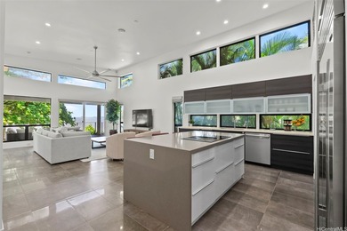 Experience the pinnacle of Windward Oahu living in this - photo 4