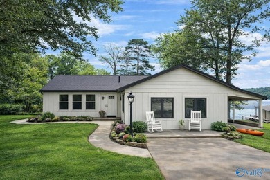 Neely Henry Lake Home For Sale in Gadsden Alabama
