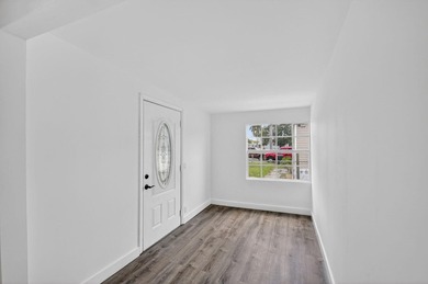 Spacious, Open and Newly Renovated 3BR /2BA home w/ contemporary - photo 14