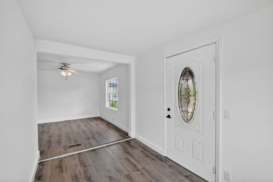 Spacious, Open and Newly Renovated 3BR /2BA home w/ contemporary - photo 15