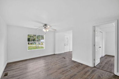 Spacious, Open and Newly Renovated 3BR /2BA home w/ contemporary - photo 16