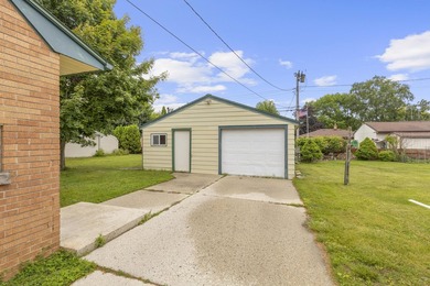 Beautifully updated brick ranch on Sheboygan's south side! This - photo 17