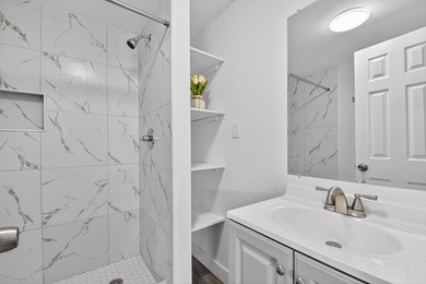 Spacious, Open and Newly Renovated 3BR /2BA home w/ contemporary - photo 20