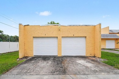 Enjoy an unbeatable location with easy access to spectacular - photo 22