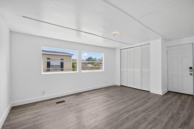 Spacious, Open and Newly Renovated 3BR /2BA home w/ contemporary - photo 23