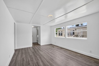Spacious, Open and Newly Renovated 3BR /2BA home w/ contemporary - photo 25