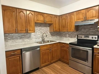 This centrally located townhome has been refreshed for modern - photo 4