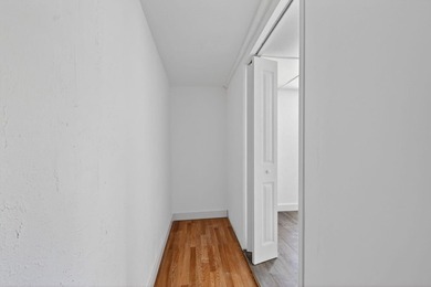 Spacious, Open and Newly Renovated 3BR /2BA home w/ contemporary - photo 34