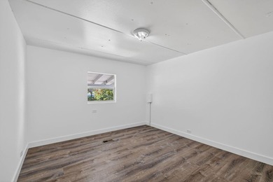 Spacious, Open and Newly Renovated 3BR /2BA home w/ contemporary - photo 35