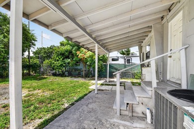 Spacious, Open and Newly Renovated 3BR /2BA home w/ contemporary - photo 42