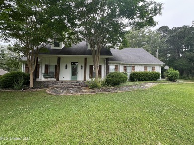 Ross Barnett Reservoir Home Sale Pending in Madison Mississippi