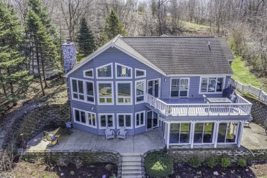 101' PRIVATE FRONTAGE ON ALL SPORTS REYNOLDS LAKE This - Lake Home For Sale in Lawrence, Michigan