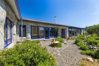 Nestled in the heart of Paradise Valley, this charming listing - photo 2