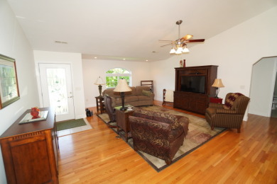 Convenient One-Level Living in Hampton Square! - photo 6