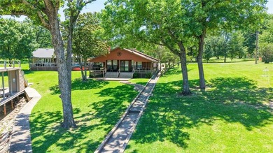 Tucked away in the desirable community of Villa Cove on Cedar - photo 1