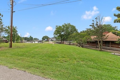 Tucked away in the desirable community of Villa Cove on Cedar - photo 3