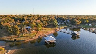 Cozy lake cottage on 3.4 acres with nearly 200 ft of waterfront - photo 3