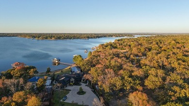 Cozy lake cottage on 3.4 acres with nearly 200 ft of waterfront - photo 4