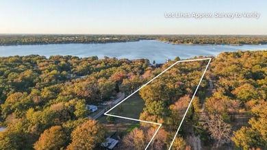 Cozy lake cottage on 3.4 acres with nearly 200 ft of waterfront - photo 5