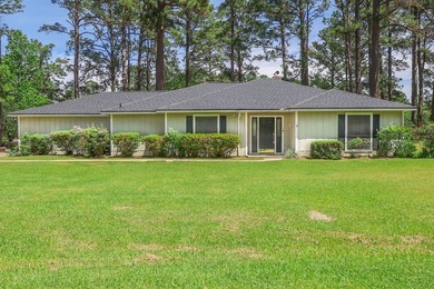 CALLING ALL INVESTORS!! This beautiful 3BR/3BA golf course home - photo 2