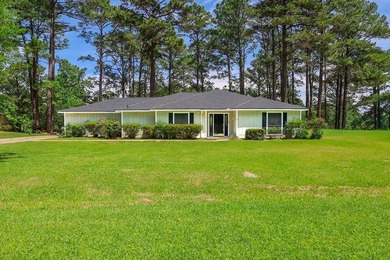 CALLING ALL INVESTORS!! This beautiful 3BR/3BA golf course home - photo 3