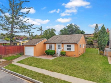 Charming single-story home adjacent to Bay Park featuring 3 - photo 2