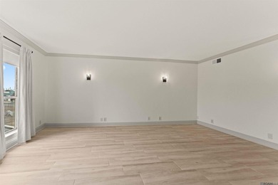 UNIT 404 - BEAUTIFUL 2 BEDROOM RENOVATED UNIT. DOWNTOWN LIVING - photo 4