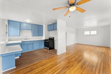 Charming single-story home adjacent to Bay Park featuring 3 - photo 6