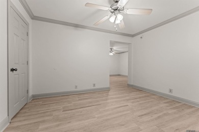 UNIT 404 - BEAUTIFUL 2 BEDROOM RENOVATED UNIT. DOWNTOWN LIVING - photo 9