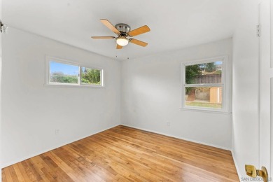 Charming single-story home adjacent to Bay Park featuring 3 - photo 9