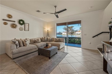 Lake Townhome/Townhouse For Sale in Fort Myers, Florida