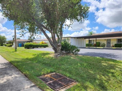 Cape Coral Lakes Area Condo For Sale in Cape Coral Florida