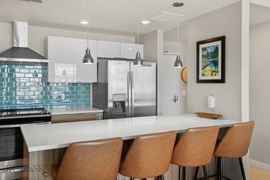 Rare top-floor corner unit at the stylish Talbach House - photo 8