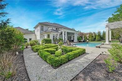 SELLERS ACCEPTED A SIGHT UNSEEN OFFER. Vacation at home in this - photo 1